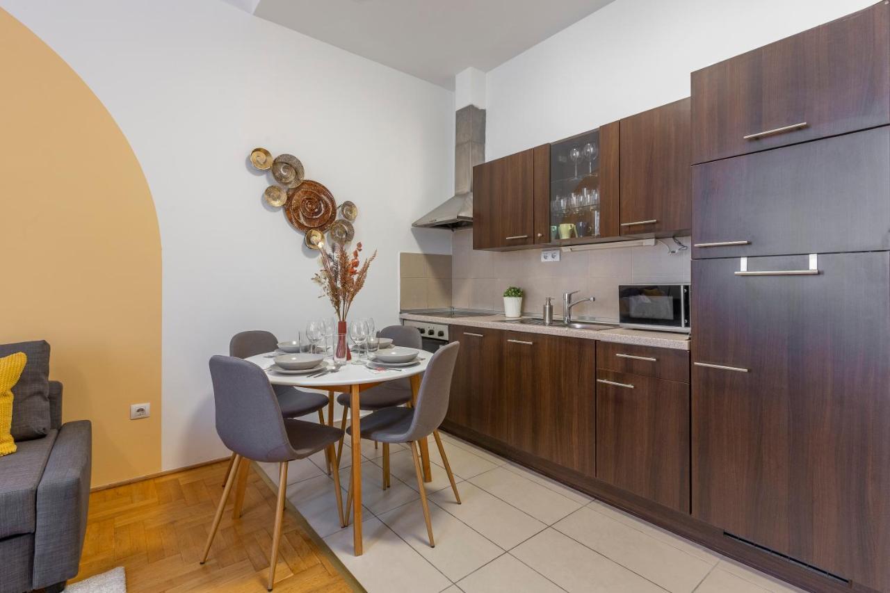 Cozy Home By Bella In The Heart Of Budapesta Exterior foto