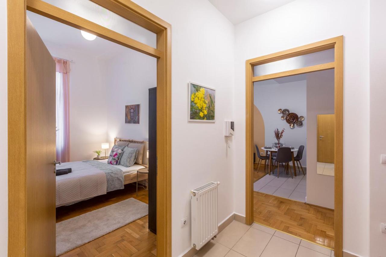 Cozy Home By Bella In The Heart Of Budapesta Exterior foto