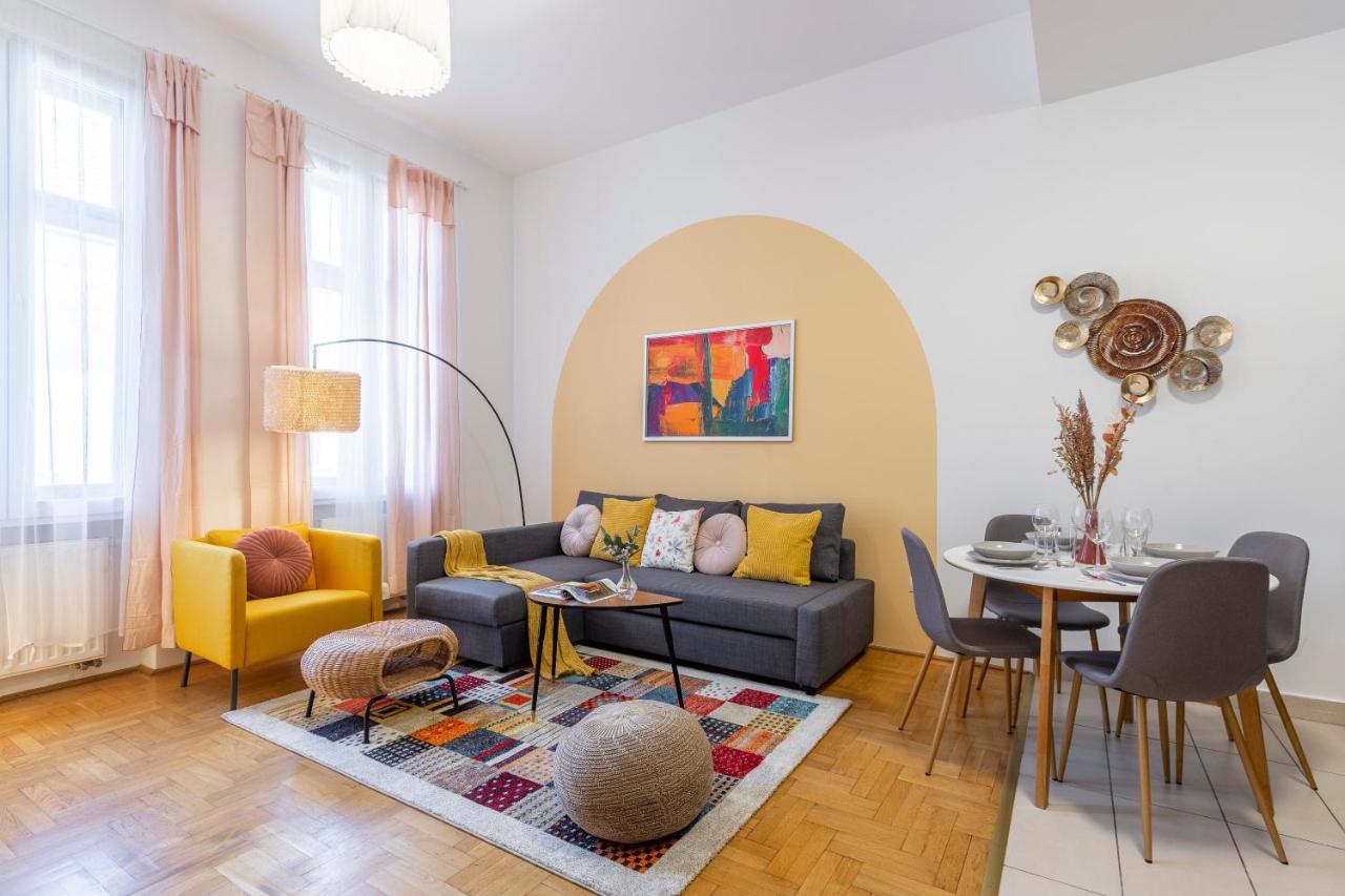 Cozy Home By Bella In The Heart Of Budapesta Exterior foto