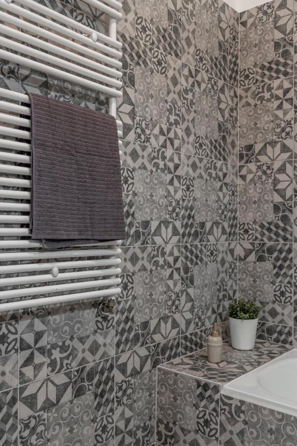 Cozy Home By Bella In The Heart Of Budapesta Exterior foto
